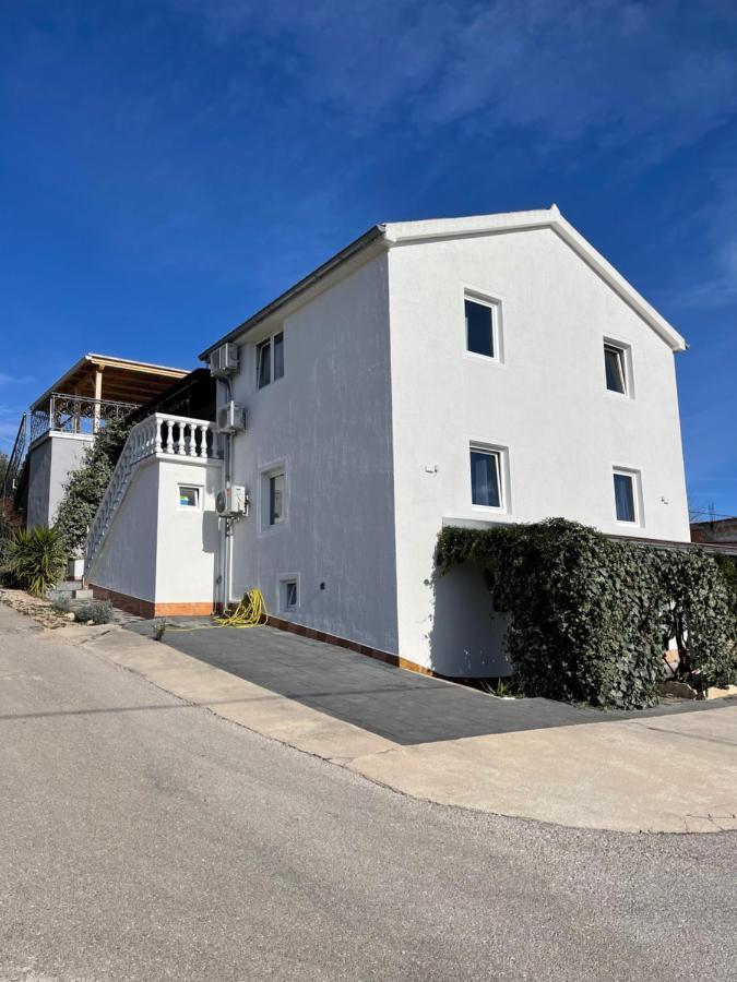 Apartments Frigan 마슬레니차 외부 사진