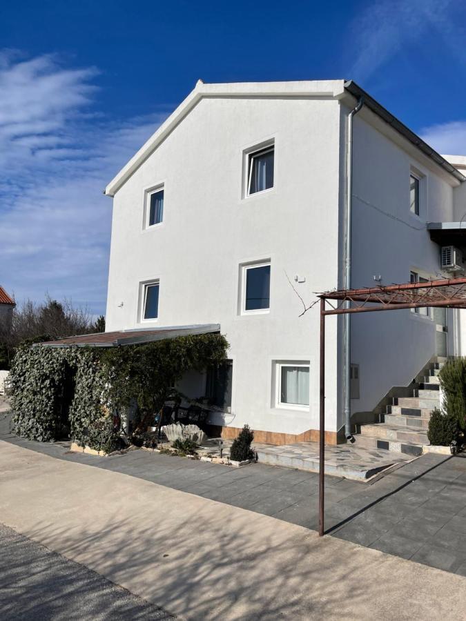Apartments Frigan 마슬레니차 외부 사진